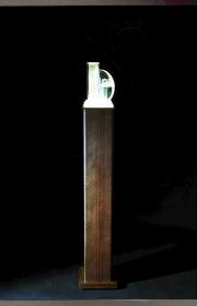  Angelo Rinaldi, Metropolis,  scultura in vetro massello policromo e scolpito, con plinto, supporto luminoso in acciaio,