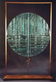  Angelo Rinaldi, Gong,scultura in cristrallo scolpito,  diametro cm.130, con struttura in acciaio patinato, dimensioni totali, h. cm. 230  anno1996